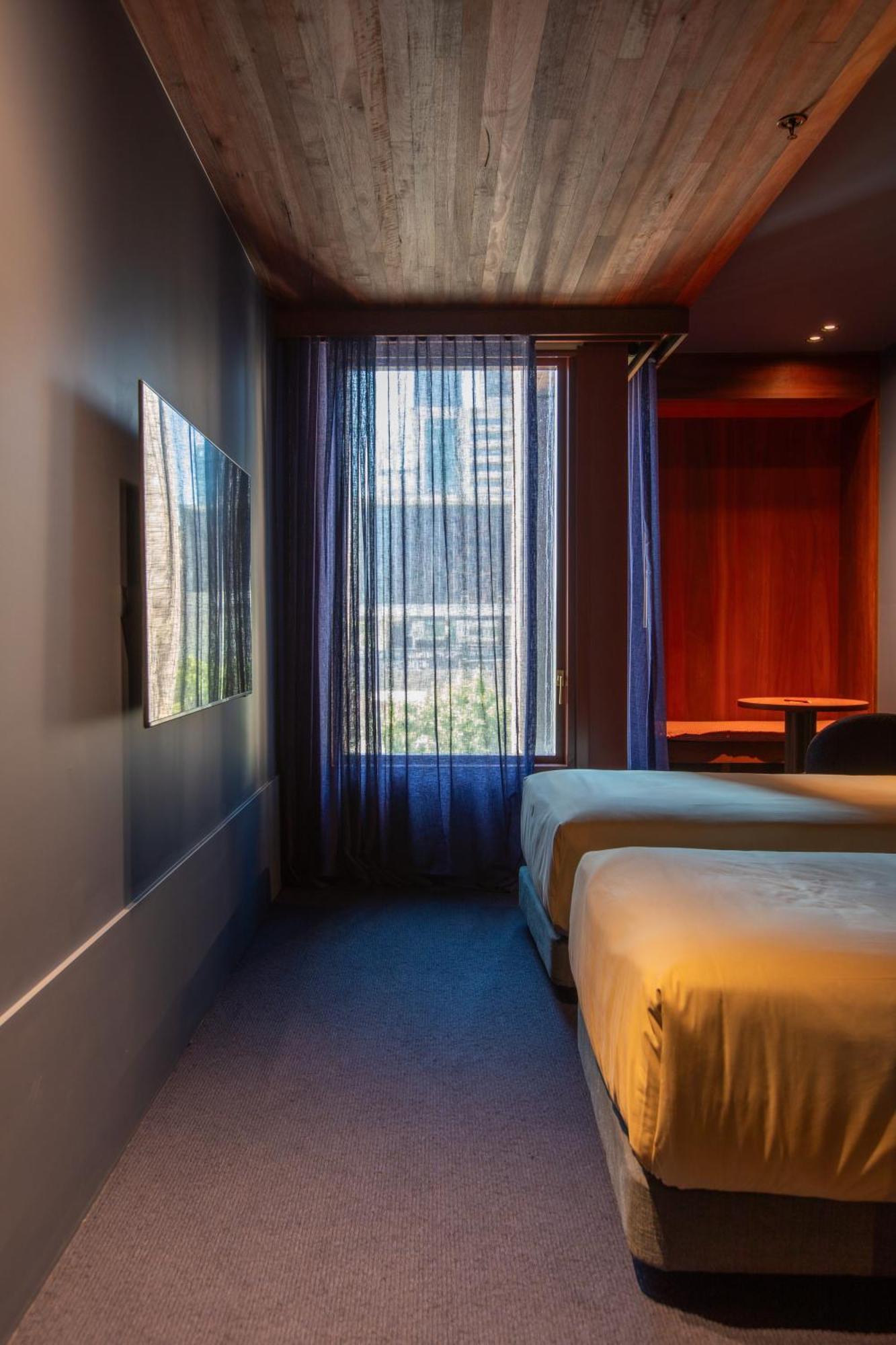 Hyde Place 5* Melbourne